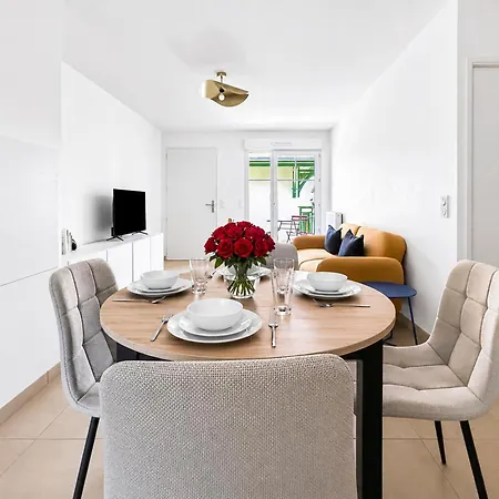 Apartment T2 Moderne Avec Balcon Et Stationnement Gratuit