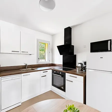 Apartment T2 Moderne Avec Balcon Et Stationnement Gratuit *