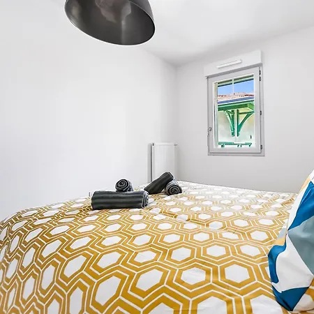 T2 Moderne Avec Balcon Et Stationnement Gratuit *