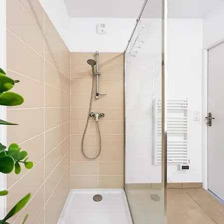 T2 Moderne Avec Balcon Et Stationnement Gratuit Αρασόν