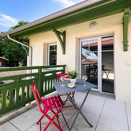Appartement T2 Moderne Avec Balcon Et Stationnement Gratuit *